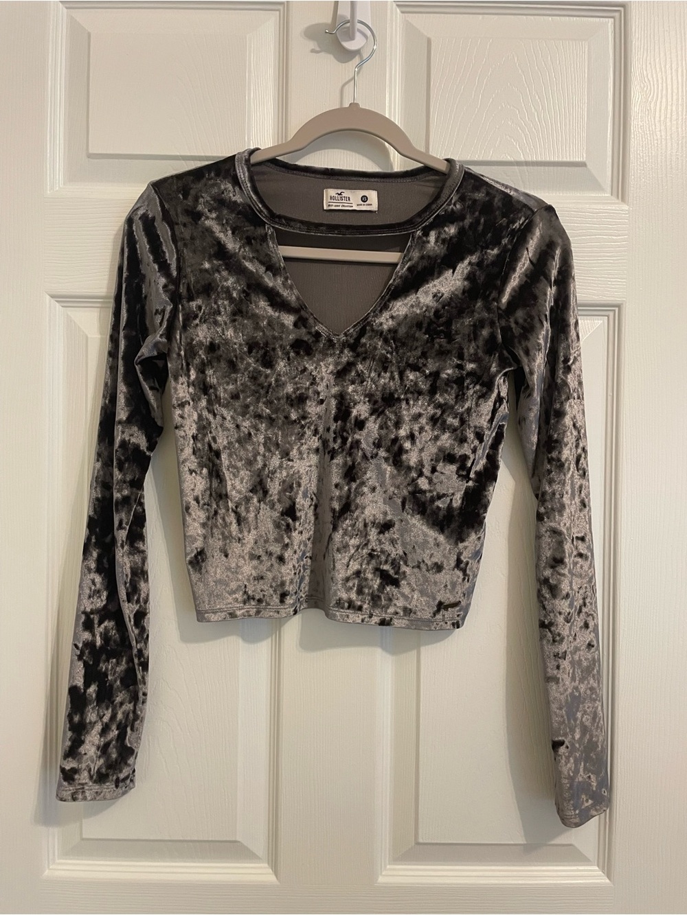 Hollister Y2K Style Whimsigoth Gray Crushed Velvet Long Sleeve Crop Top Women XS